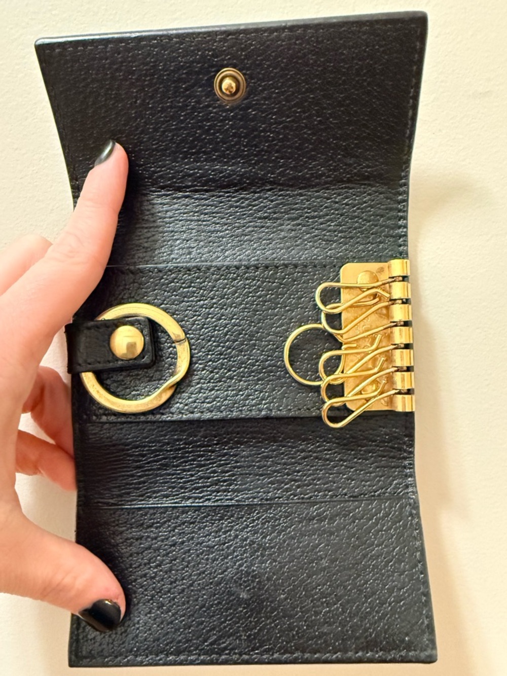 *Rare* Authentic Gucci Bee - Leather 6- Ring Key Holder - Picture 11 of 14